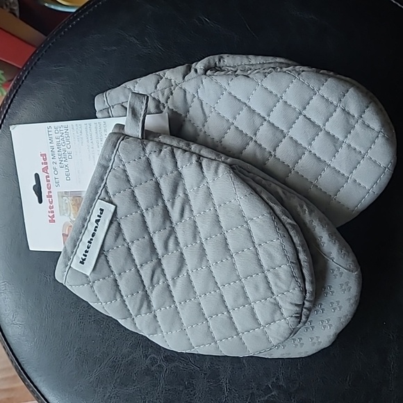 KitchenAid Mini Mitts - Picture 1 of 9